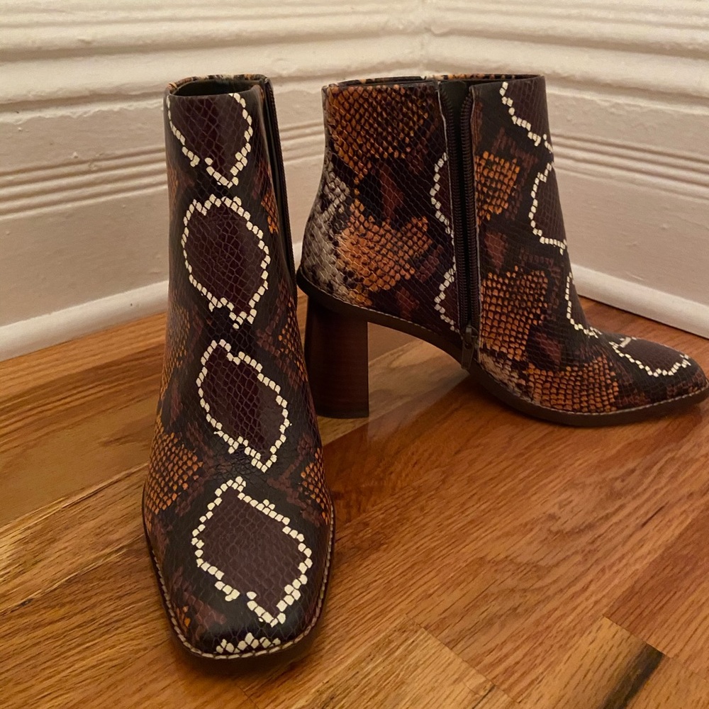 Almost brand new Snake leather boots